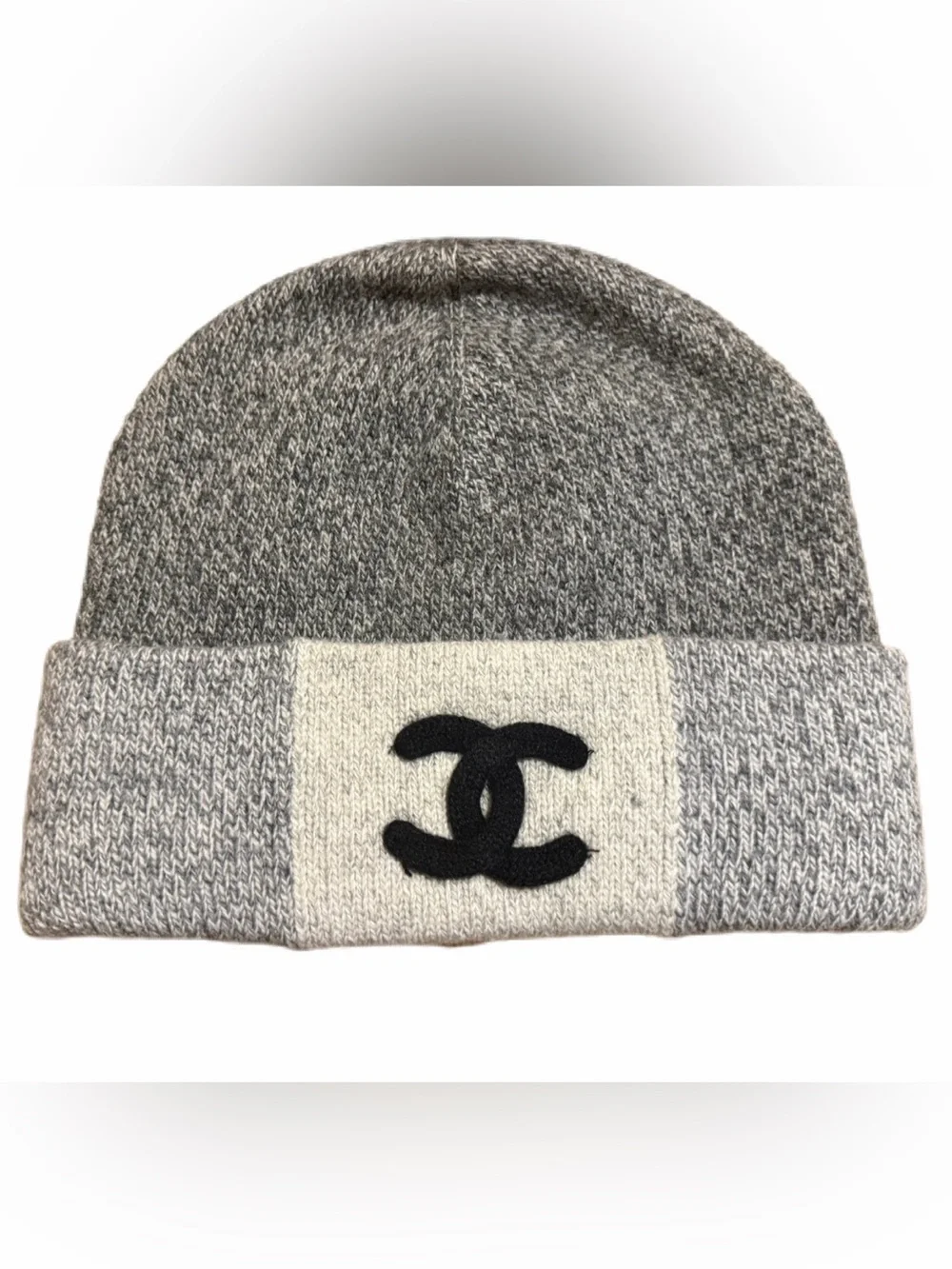 NWT Chanel Casmere and Wool Beenie in shades of greys- signature blac CC label